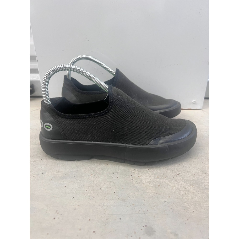 Oofos OOmg Eezee Low Sneaker Womens US 8 Black Canvas Slip On Recovery Shoes